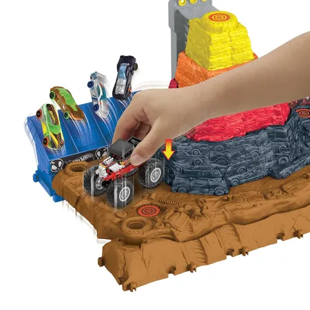 Hot Wheels Monster Trucks Bone Shakers Schrottplatz, 1 Spielzeug-Auto 1:64