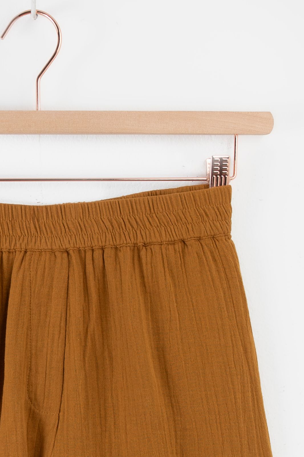 Goudbruine mousseline shorts