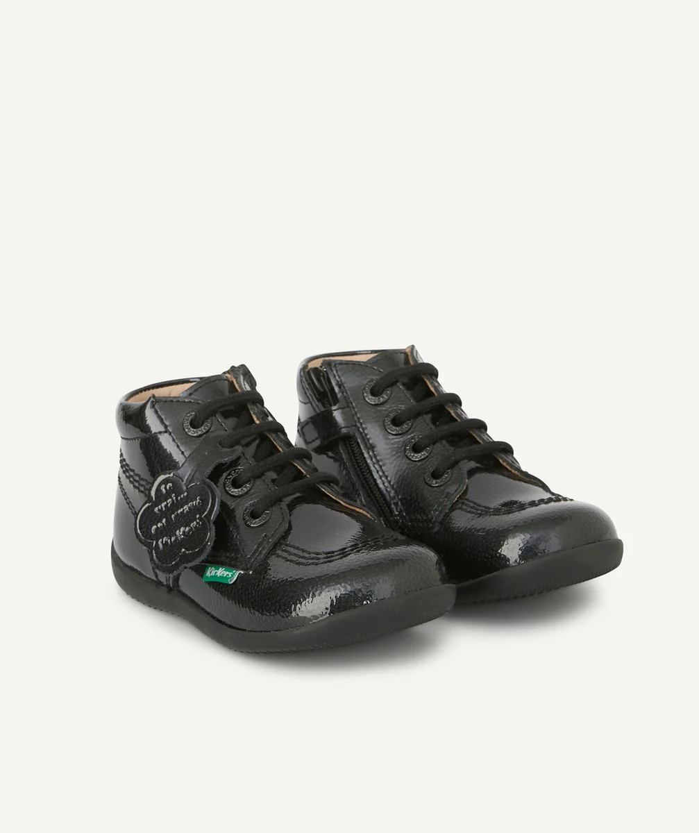 KICKERSBOTTINES BÉBÉ EN CUIR VERNIS NOIR LACET ET ZIP