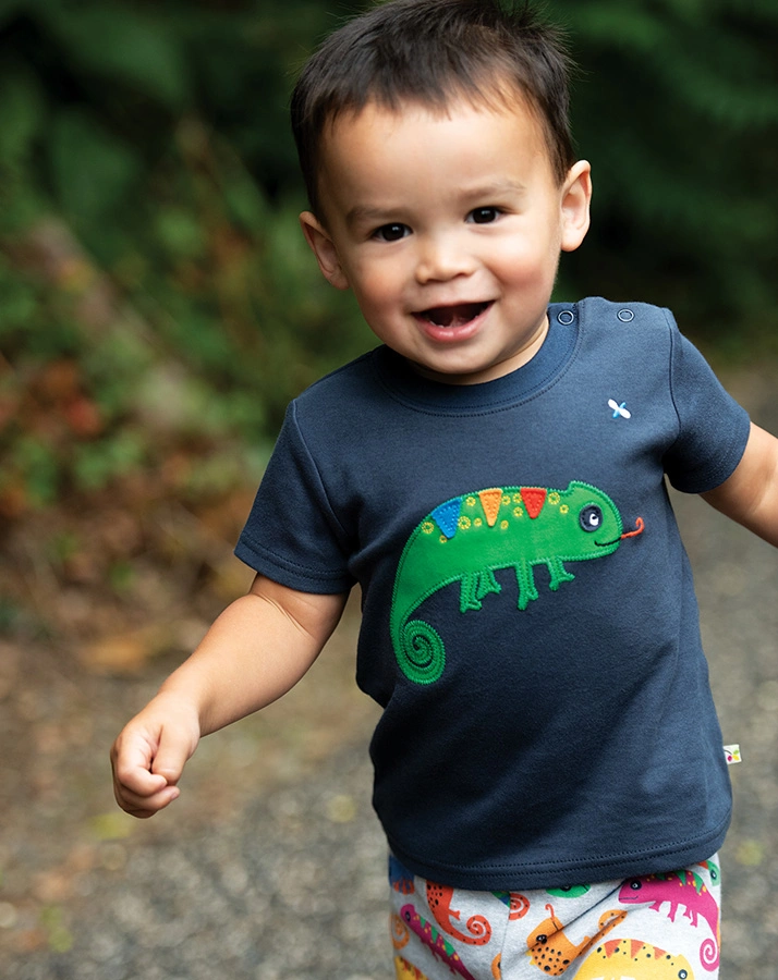 T-Shirt PLAYDATE – CHAMELEON in dunkelblau