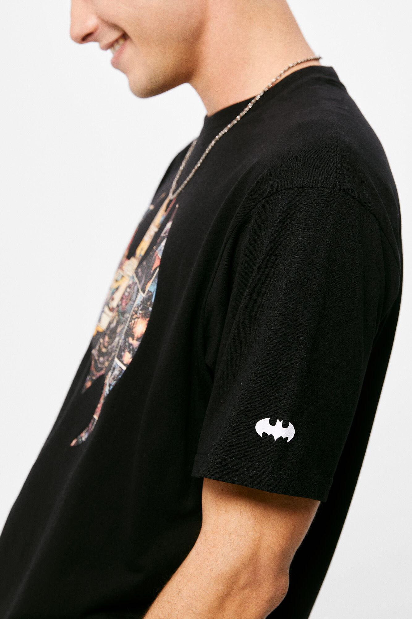 Camiseta preta com o logo do Batman
