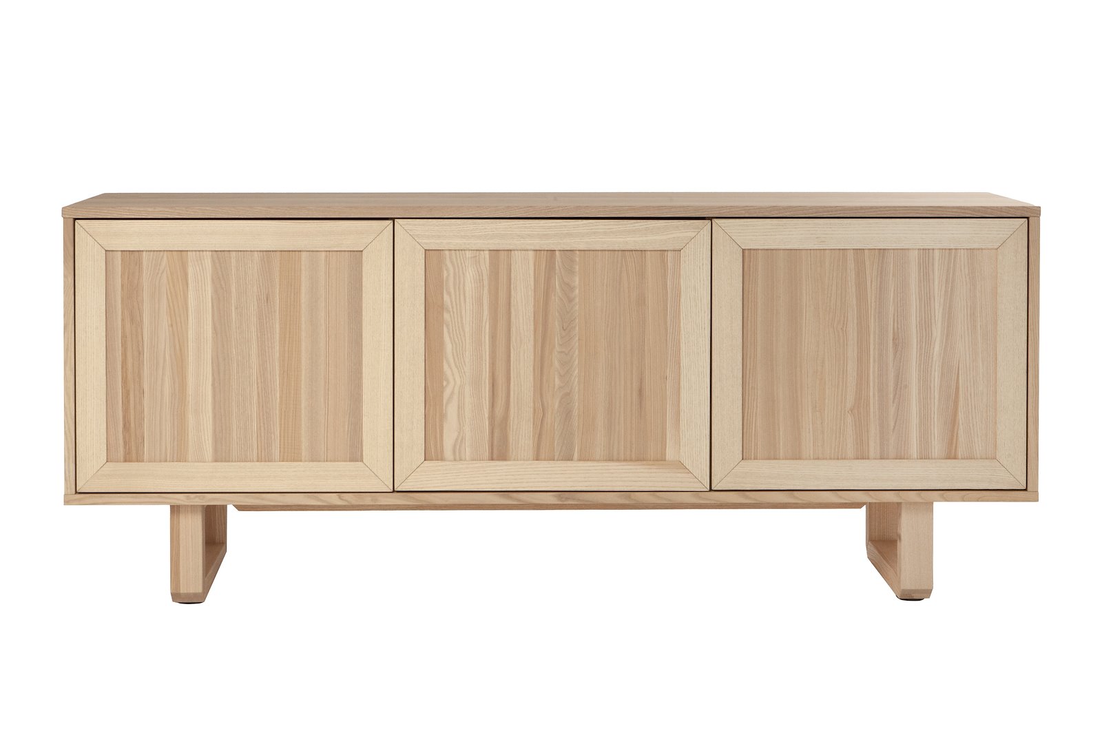 Woodcraft skjenk Hvitoljet heltre ask med 3 dører i tre og ben nummer 6