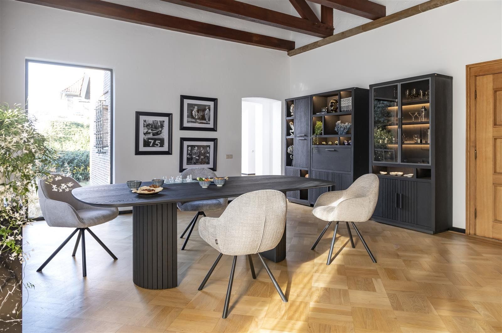 Henders en Hazel   Pavie Castle Black Eettafel