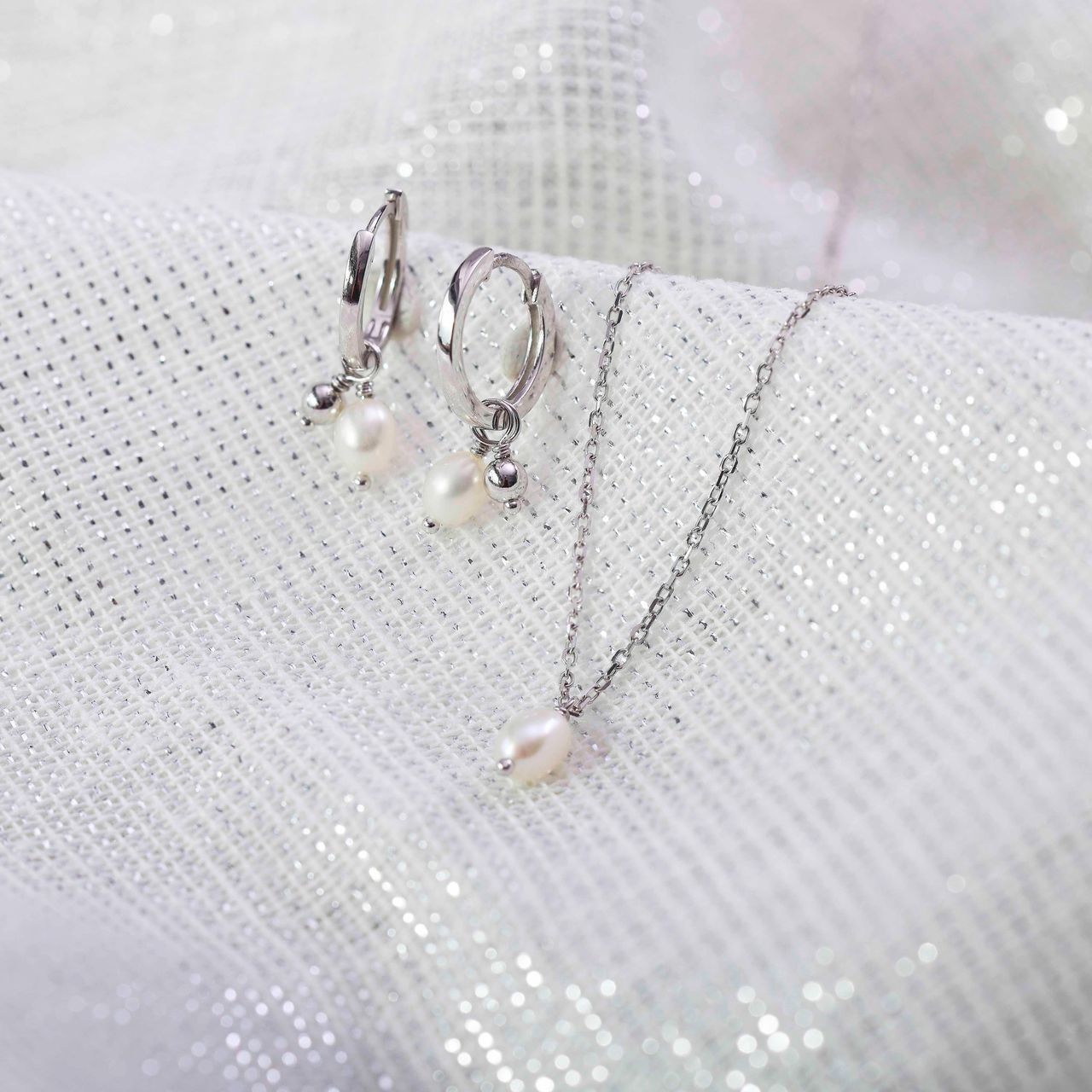 Zilveren set ketting en oorringen zoetwaterparel