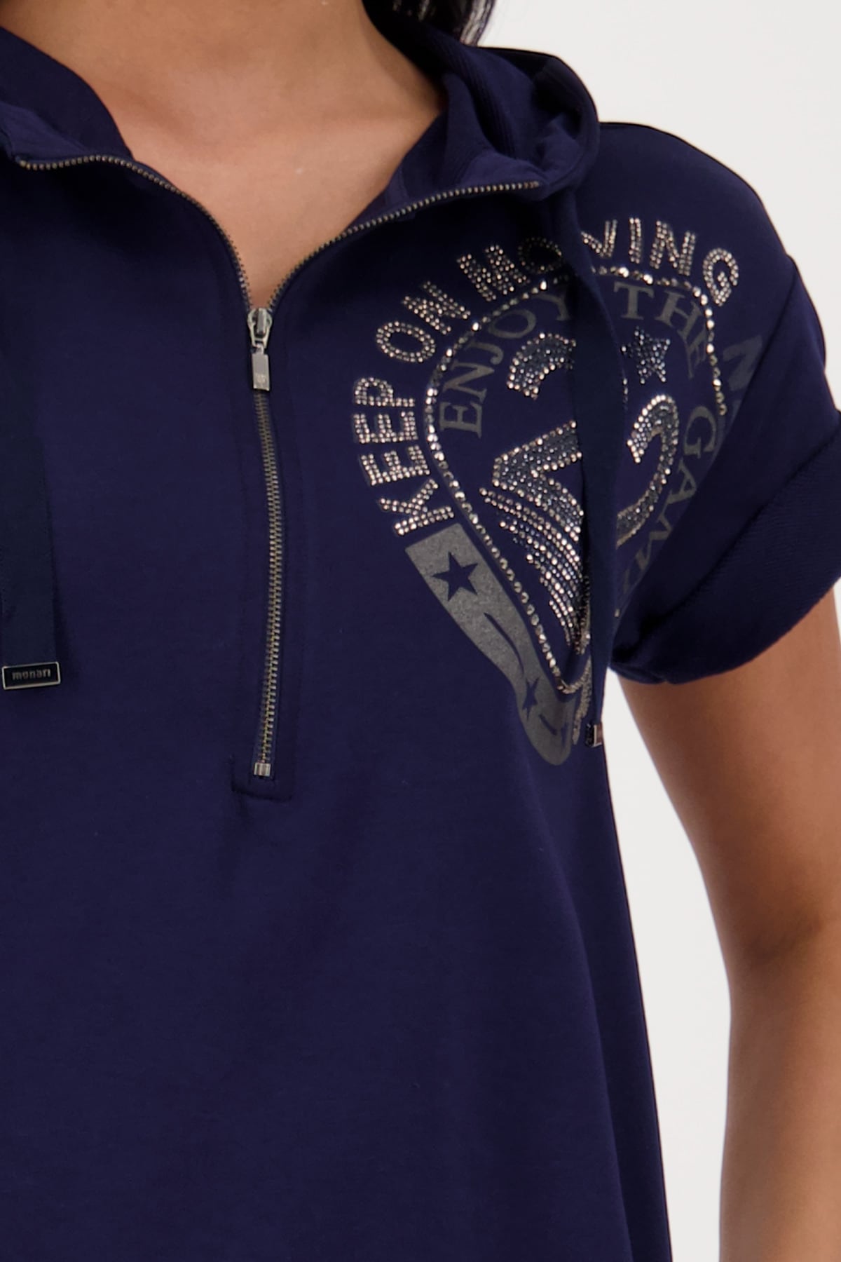 Monari Shirtkleid »Kleid Uni Emblem« Eingrifftaschen mit Folienglanzdruck und Glitzernieten