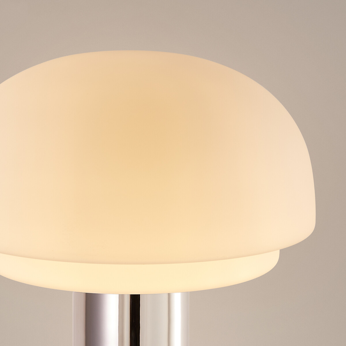 LA REDOUTE INTERIEURS<br>Luminária opalescente e estrutura de ferro cromado H43.1, Agathilda