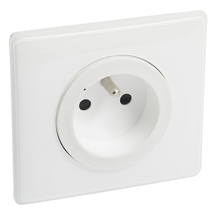 Prise de courant connectée Céliane with Netatmo 16A 3680W connexion par bornes automatiques blanc