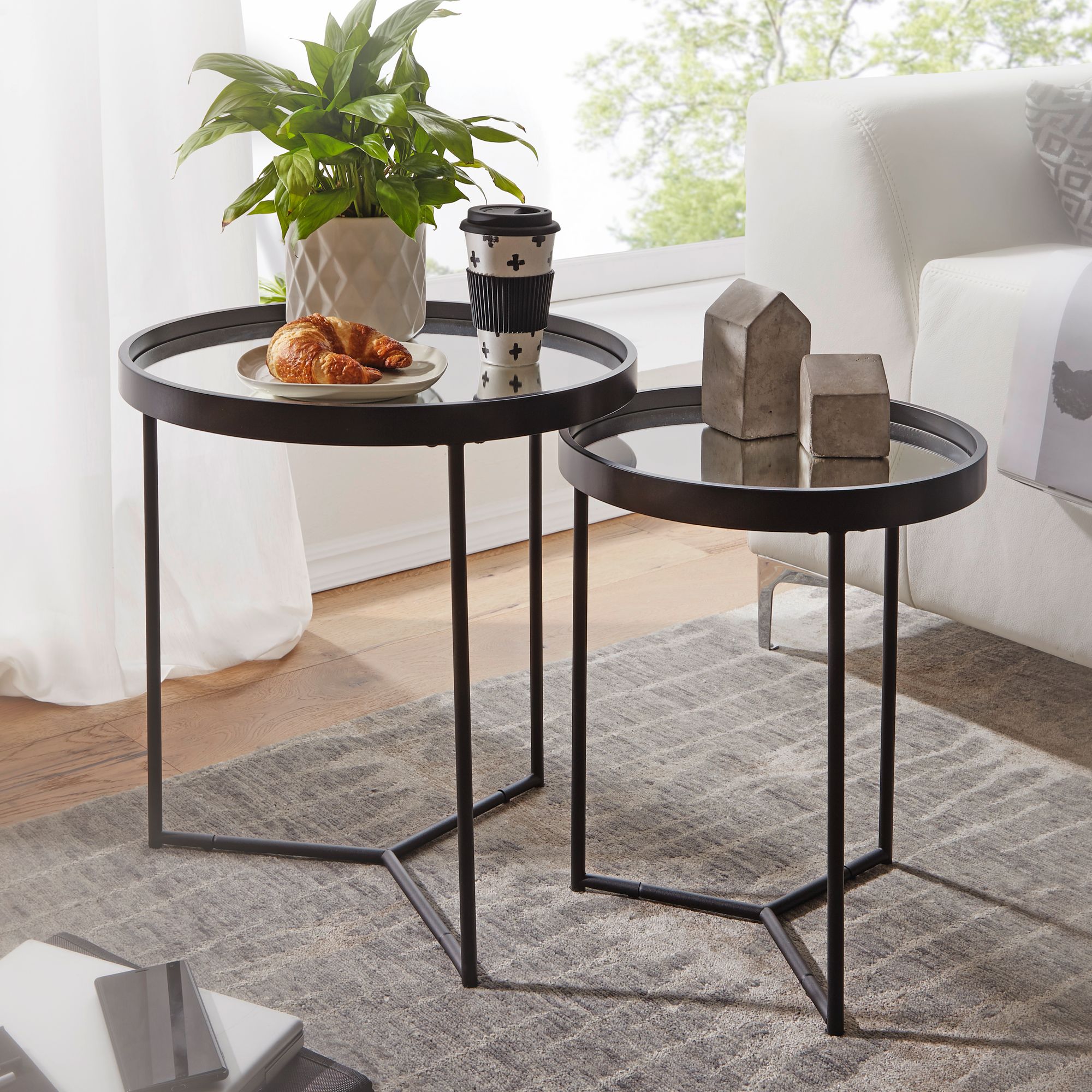 KADIMA DESIGN Stilvolles Satztisch-Set, 2-teilig, Metall und Holz, schwarzer Farbton, pflegeleicht, bis zu 3 kg Belastbarkeit pro Tisch.