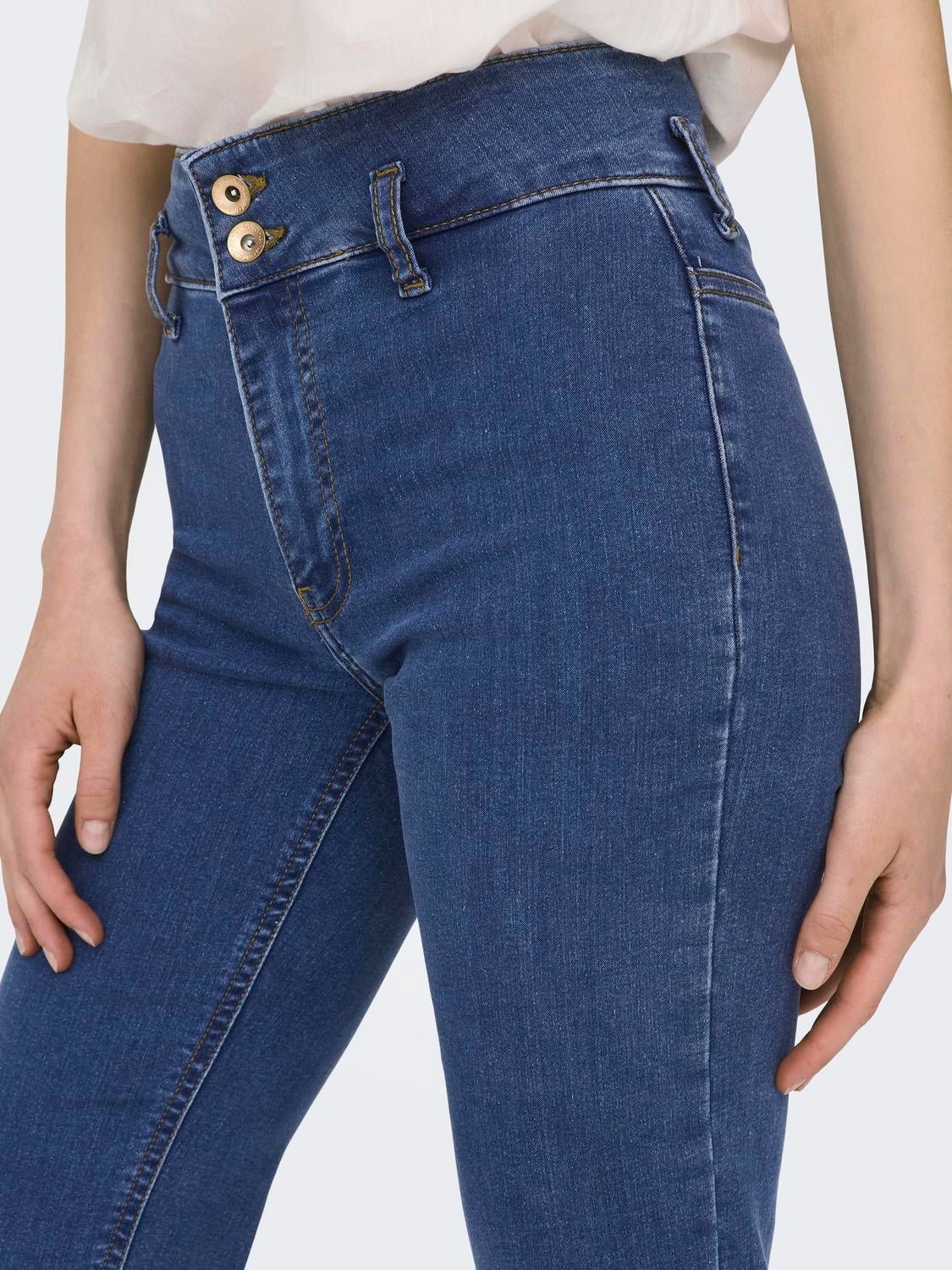 JDYNEWNIKKI Hohe Taille Ausgestellt Jeans Medium Blue Denim
