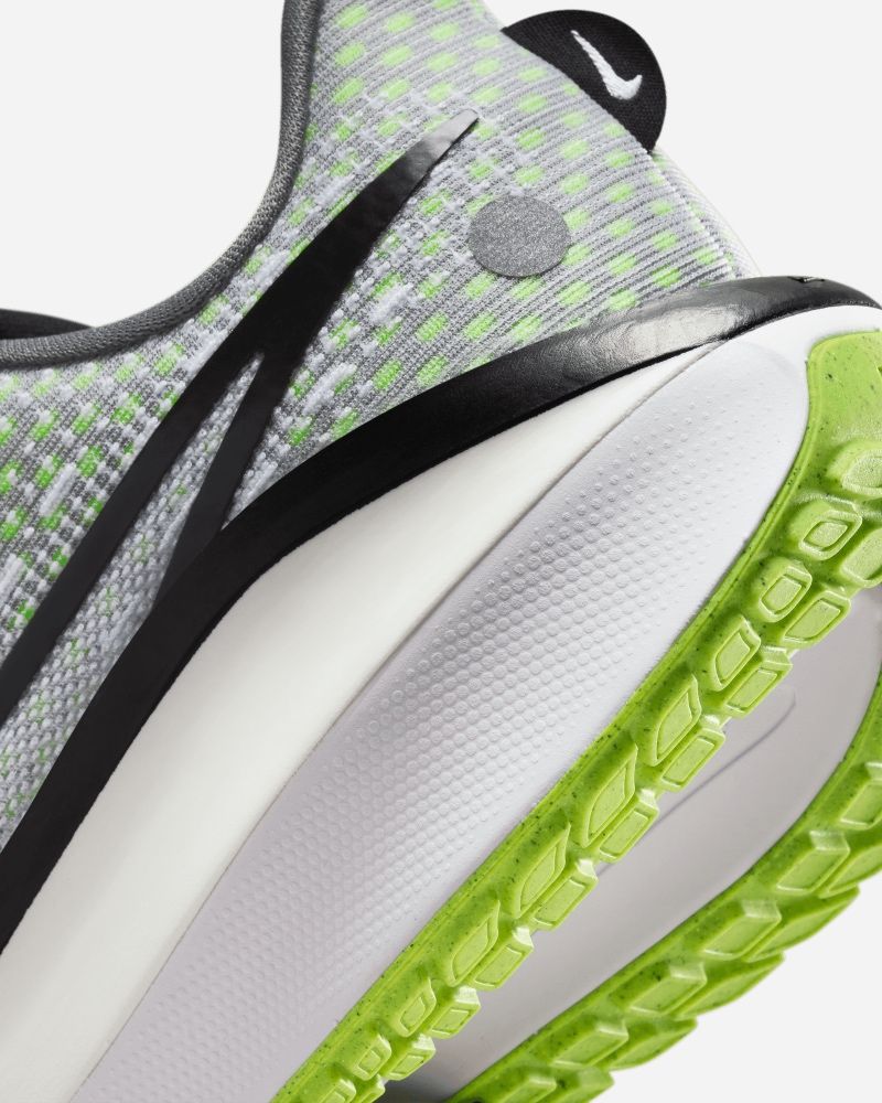 Chaussures de running Nike Vomero 17 Gris pour homme