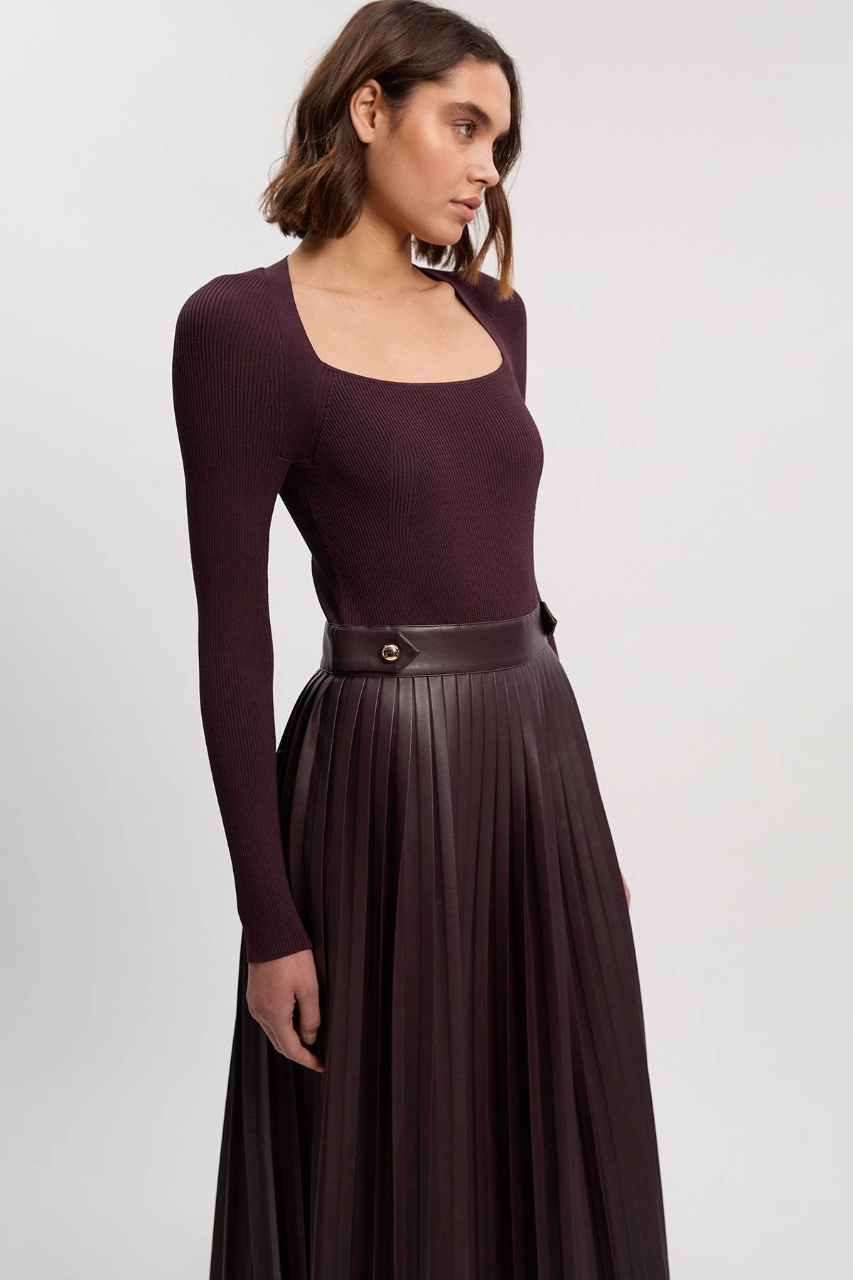 KarenMillen Robe Mi-longue Tricotée Plissée à Détails Patte en Mélange Viscose Côtelée et synthétique
