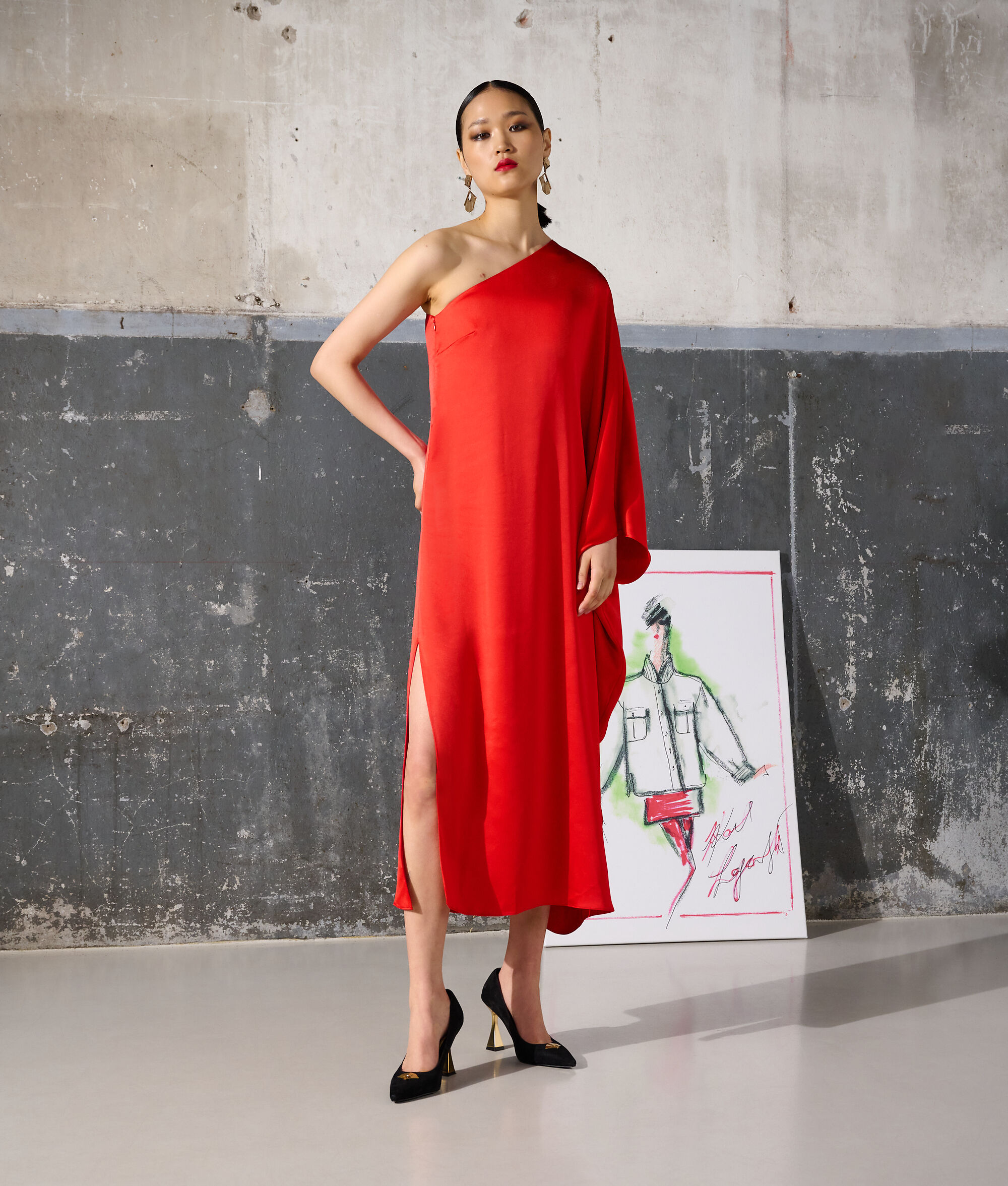 ROBE ASYMÉTRIQUE EN SATIN DRAPÉE