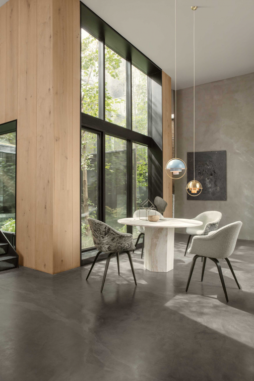 Gubi Epic eettafel Ø130 Neutral White Travertine