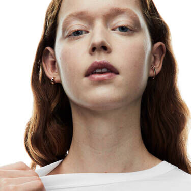 Nu Bare Look Tint  FOND DE TEINT POUR LA PEAU FLEXIBLE ET MODULABLE. ENRICHIE EN ACIDE HYALURONIQUE. - Nu_1