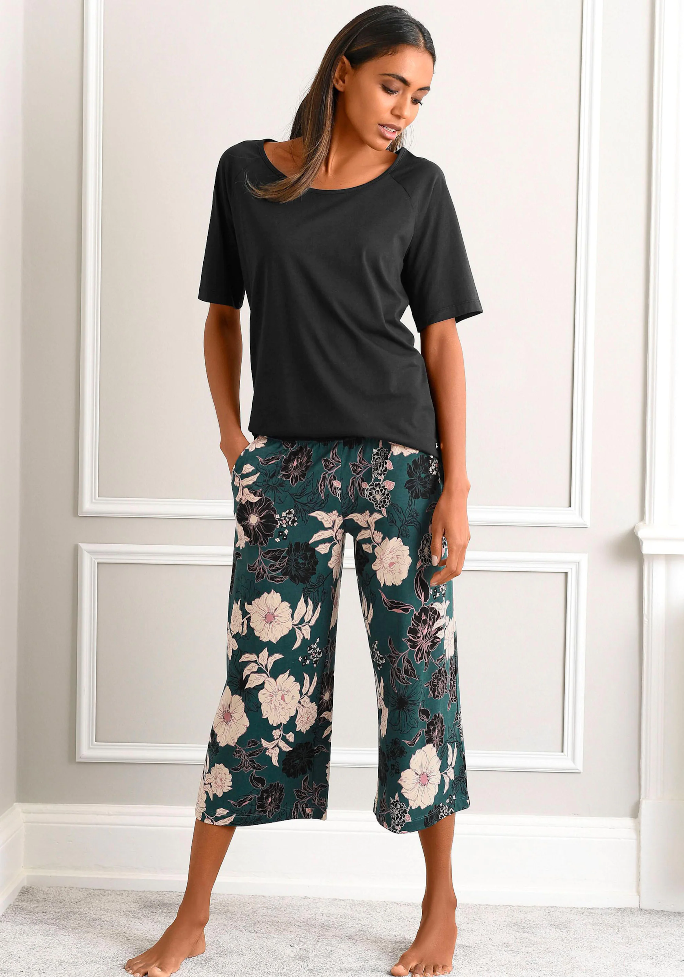 s.Oliver Capri-Pyjama in schwarz-dunkelgrün-gemustert