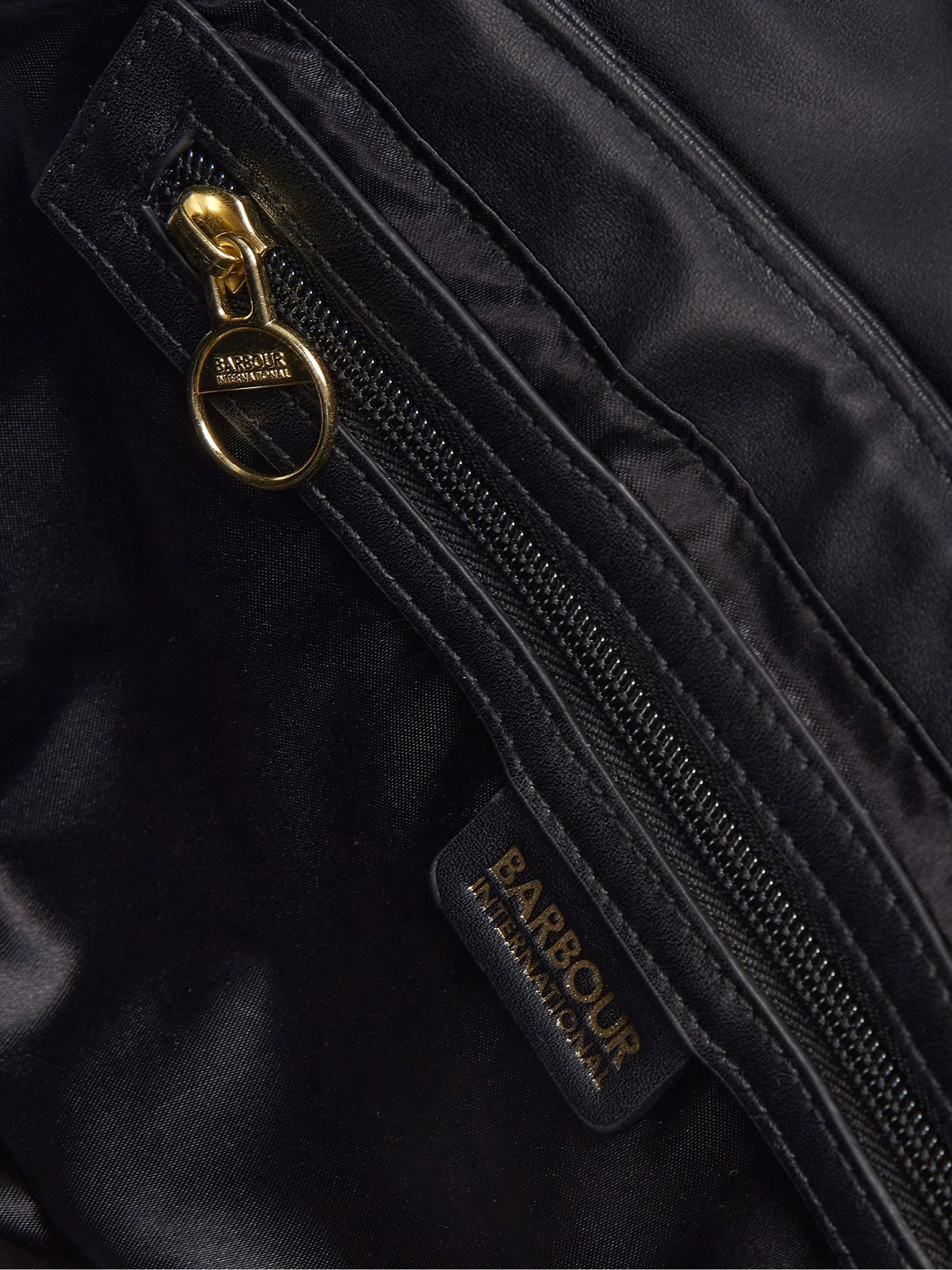Zwart - Barbour® International Soho doorgestikte schoudertas