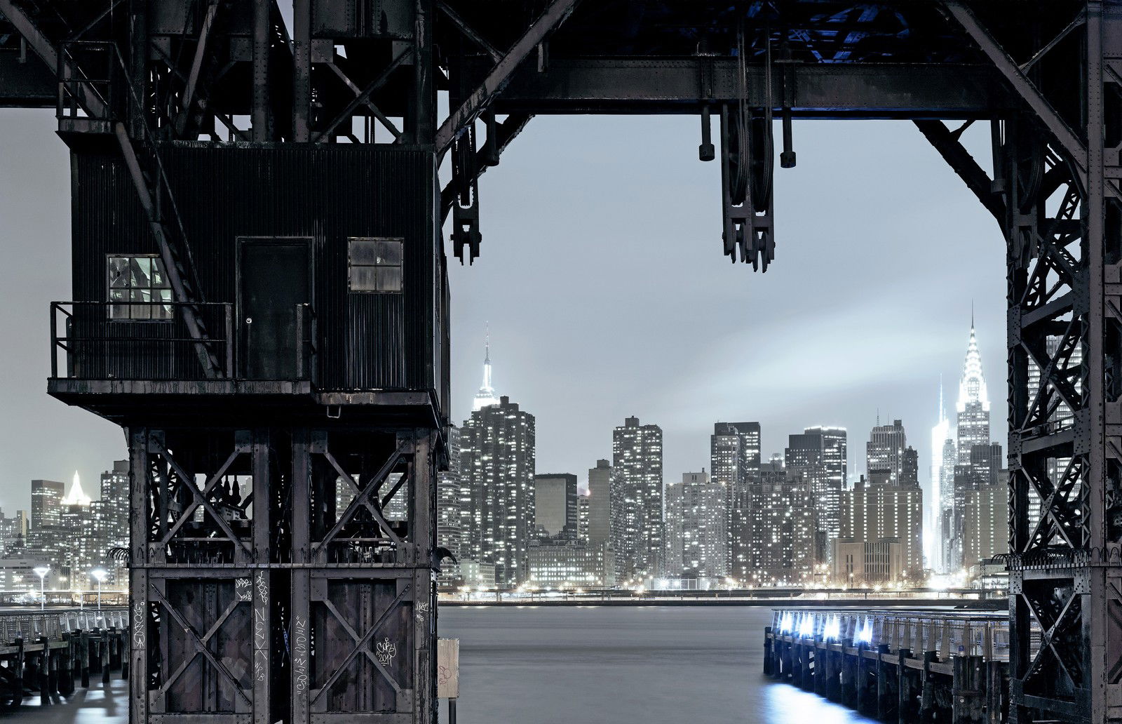 East River II by Horst & Daniel Zielske - Limited Edition. Edition of: 150. Signed.