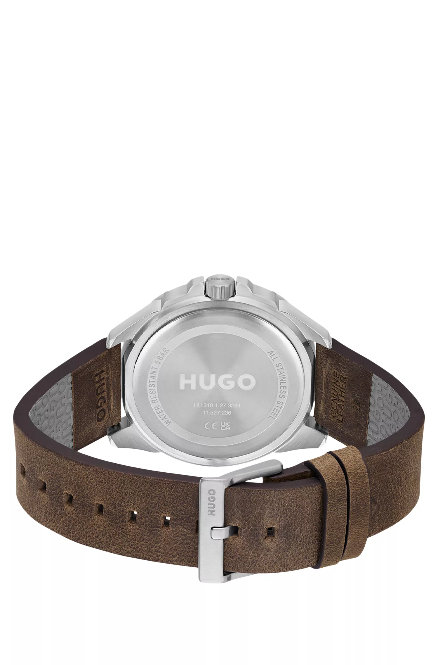 Relógio HUGO com mostrador vermelho e preto e pulseira marrom com logotipo gravado.