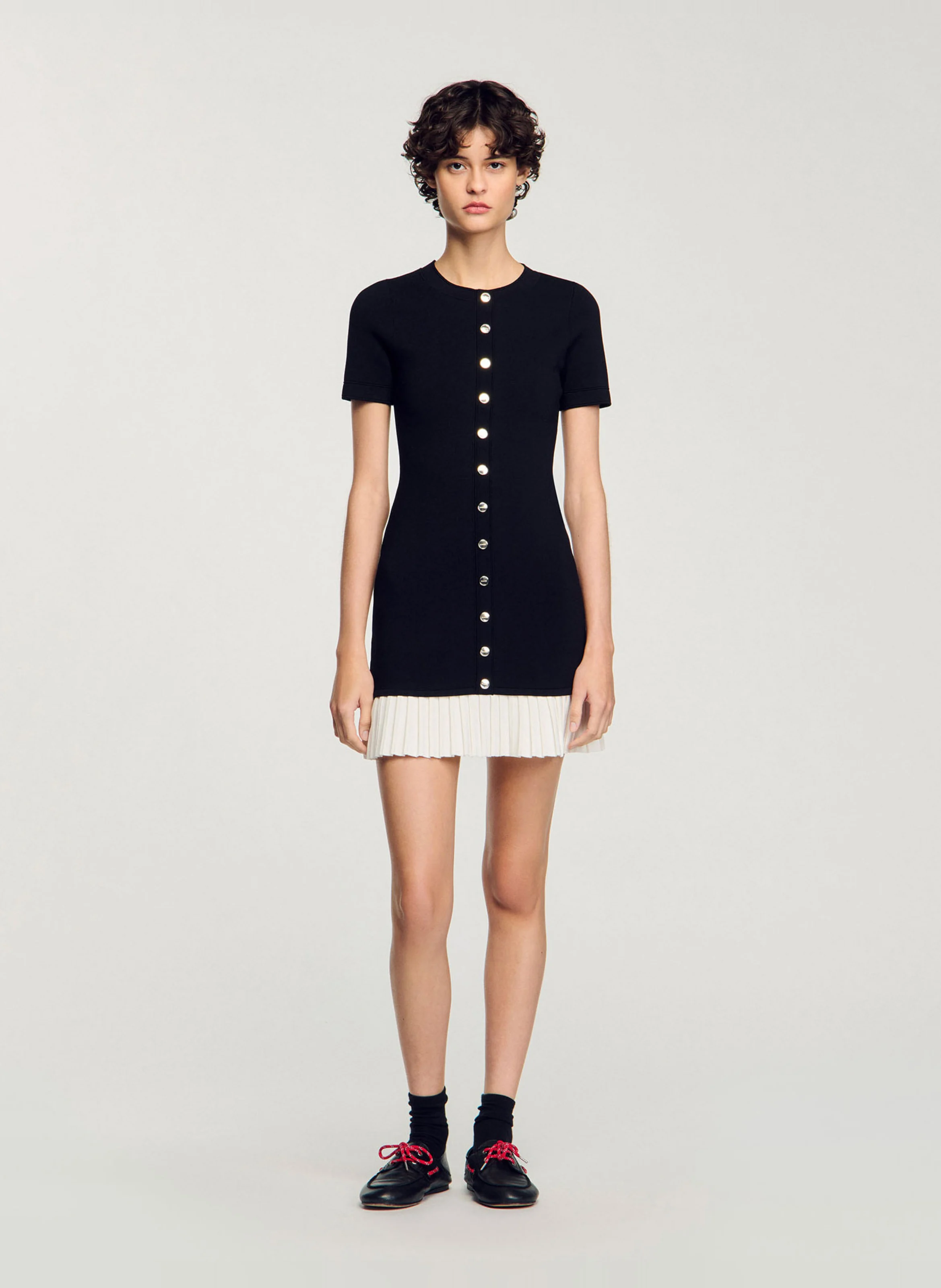 Robe courte en maille à volant | Noir