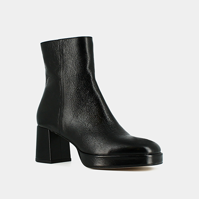 Bottines à bouts carrés  en cuir vieilli noir