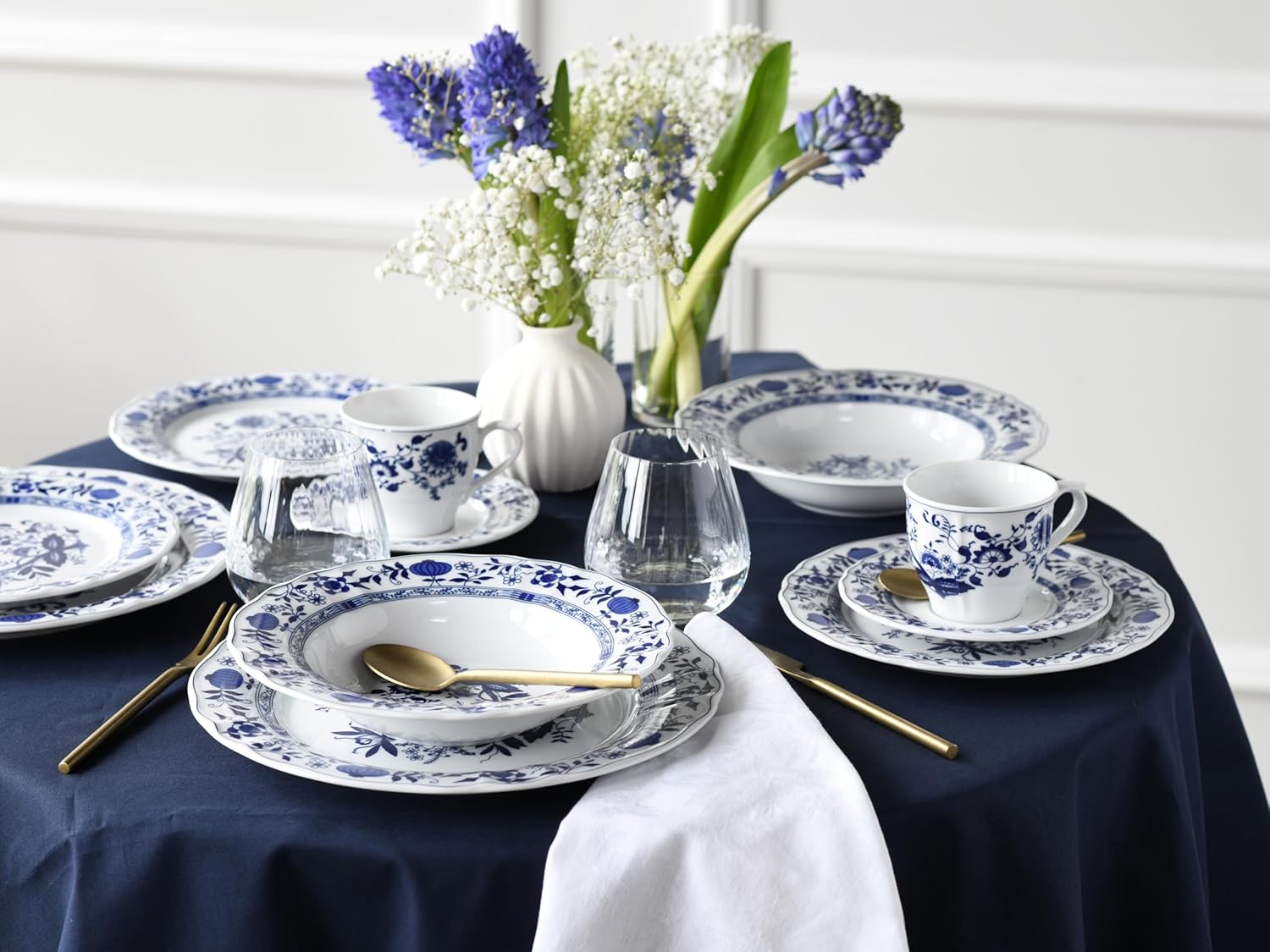 CreaTable, 17133, Serie Flora Zwiebelmuster, 30-teiliges Geschirrset, Kombiservice aus Porzellan, spülmaschinen- und mikrowellengeeignet, Made in Europe