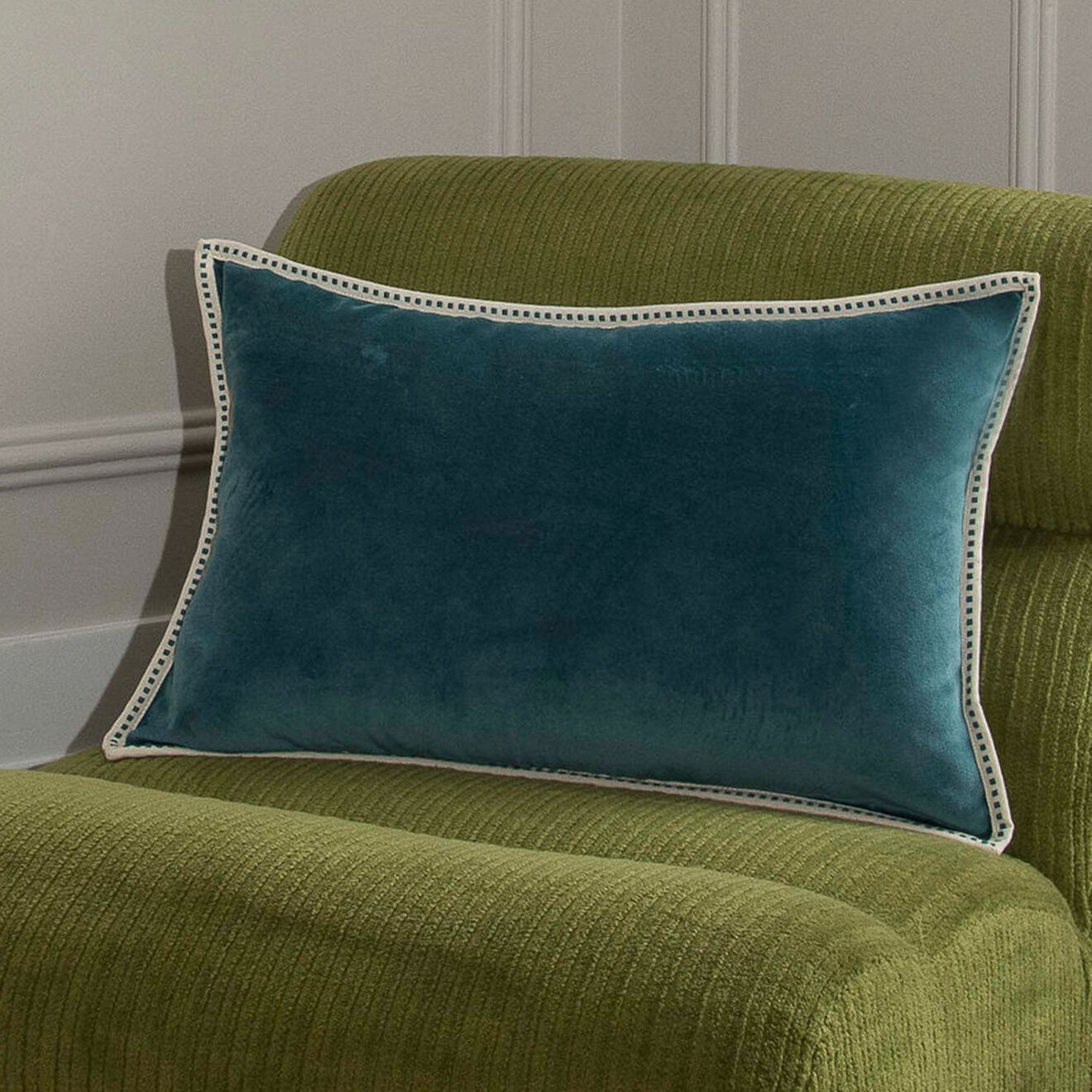 Febronie Housse de coussin velours Ella bleu peacock