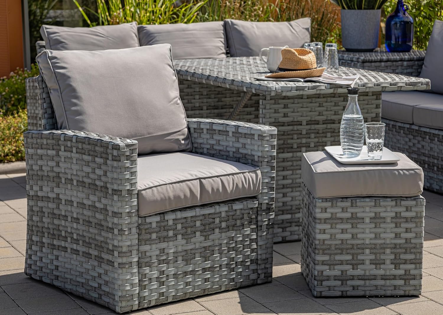 Ondis24 Gartenmöbel Set Hollywood, Sitzgruppe für 8 Personen, Gartenset mit Tisch Schirm Sitzkissen, Balkonmöbel Essgruppe Garten, Lounge Sitzgarnitur