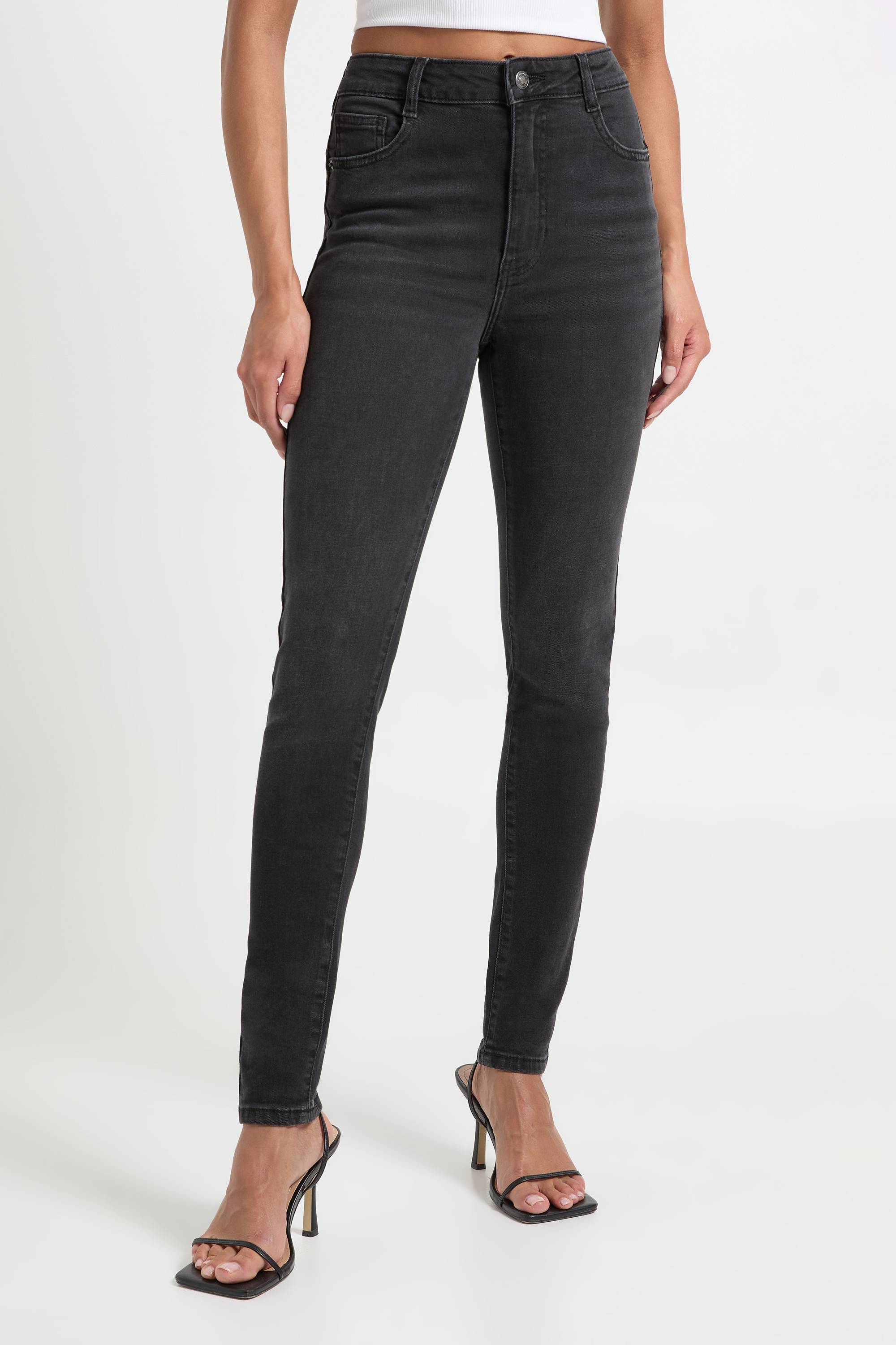 boohoo Jean skinny taille haute qui sublime les fesses