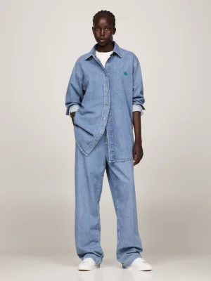 Camisa jeans oversized com monograma TH