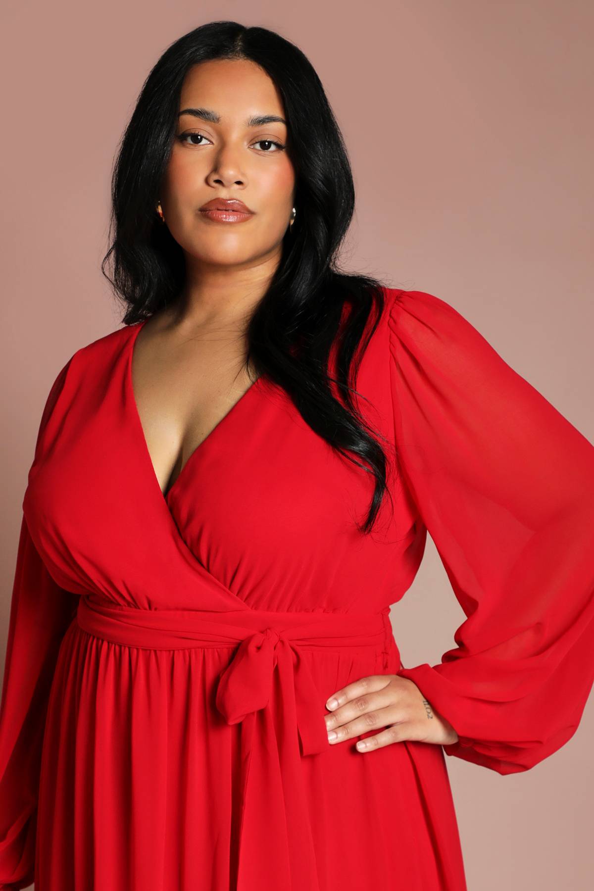Coast Robe Maxi Grande Taille À Encolure Cache-cœur En Georgette Plissée