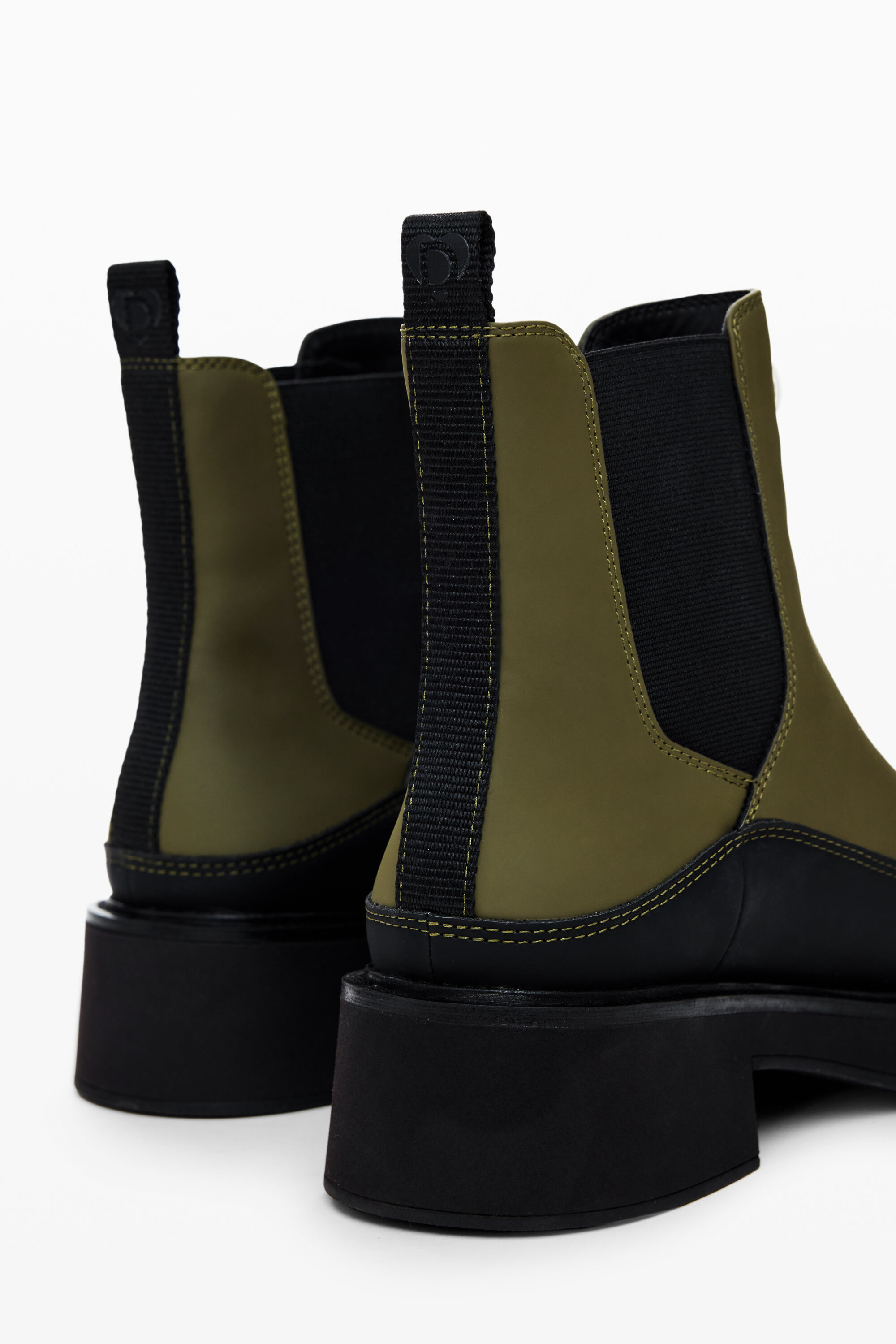 Bota estilo Chelsea