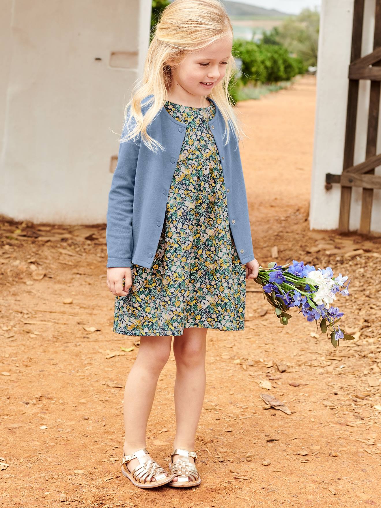 Conjunto de vestido e casaquinho infantil, azul médio liso