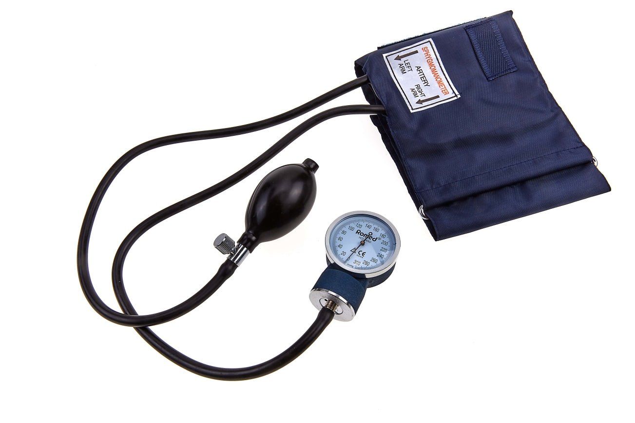 Romed Blutdruckmessgerät aneroid Sphygmomanometer mit Tasche