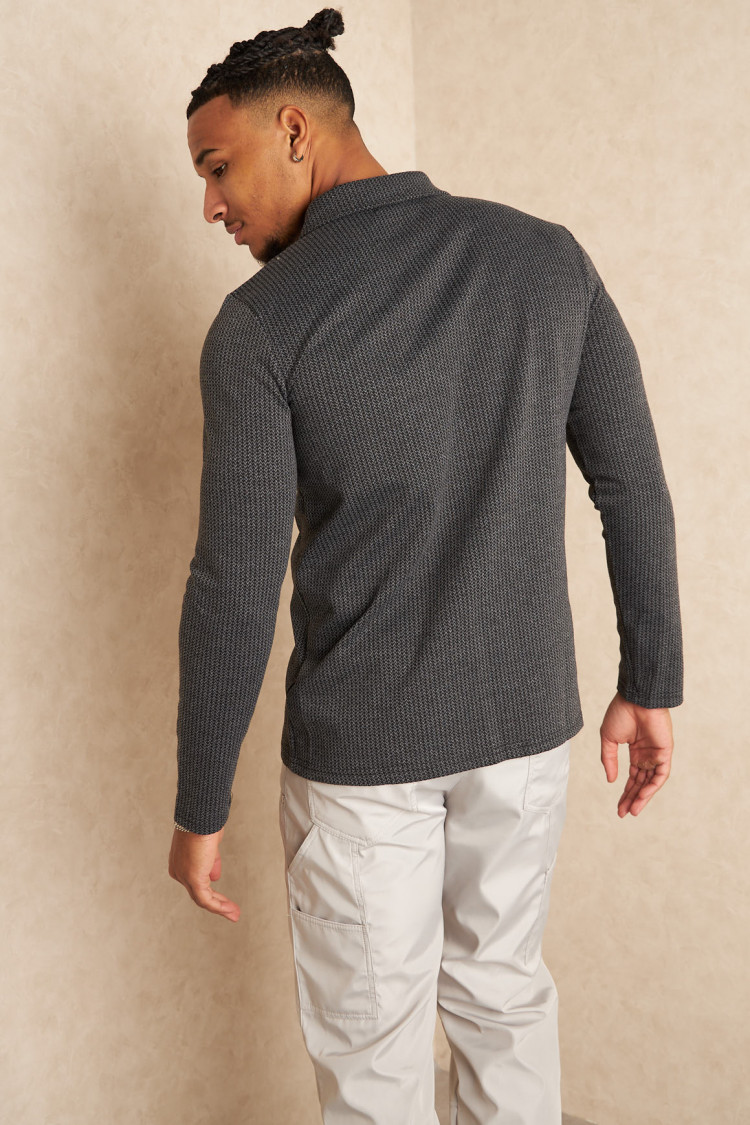 Pull à motif chevron noir et gris