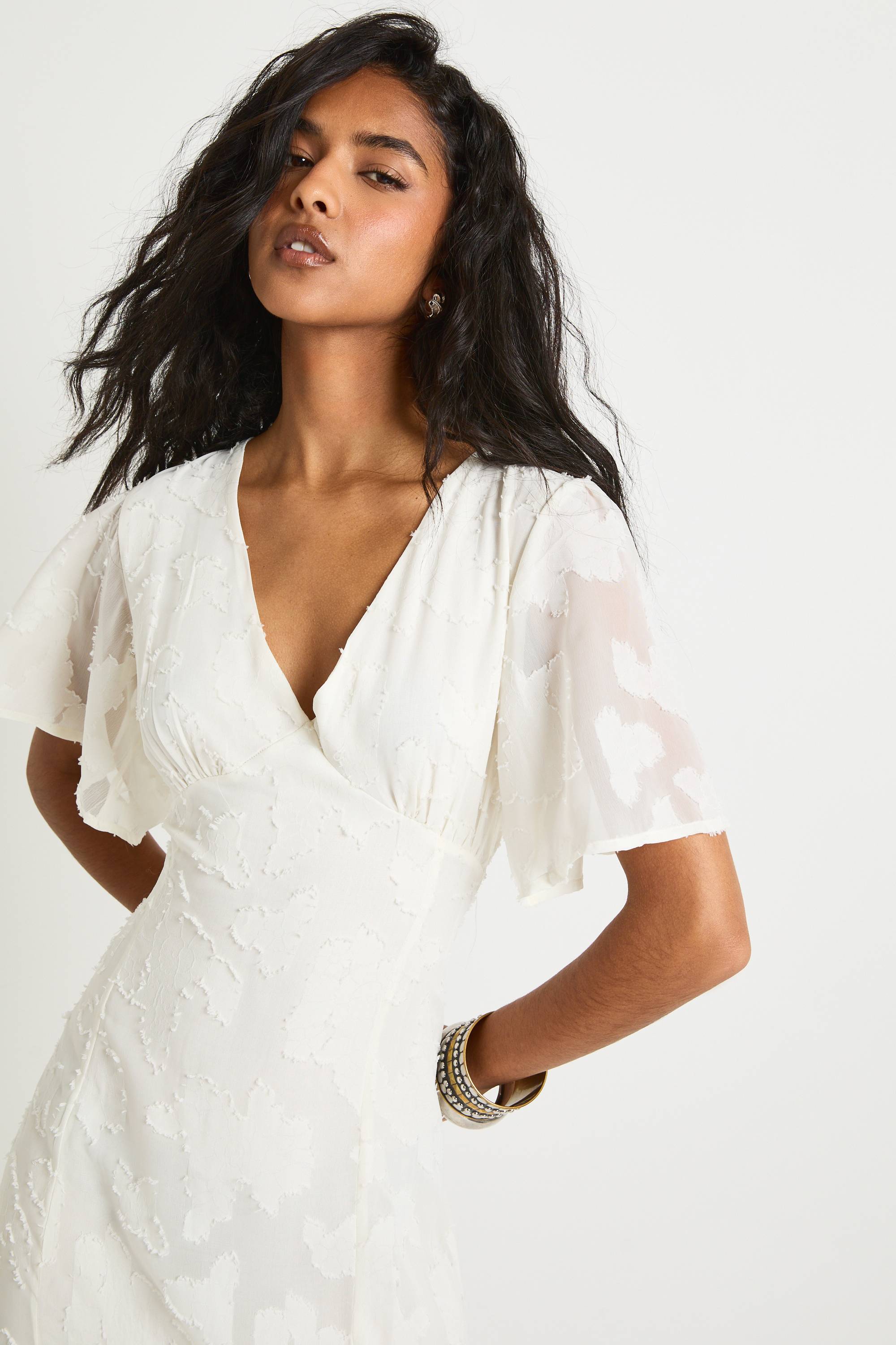 boohoo Robe mi-longue fleurie à manches courtes