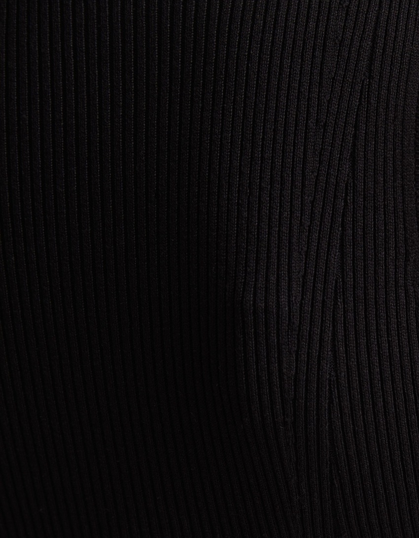 Vestido midi de malha sem mangas com gola alta