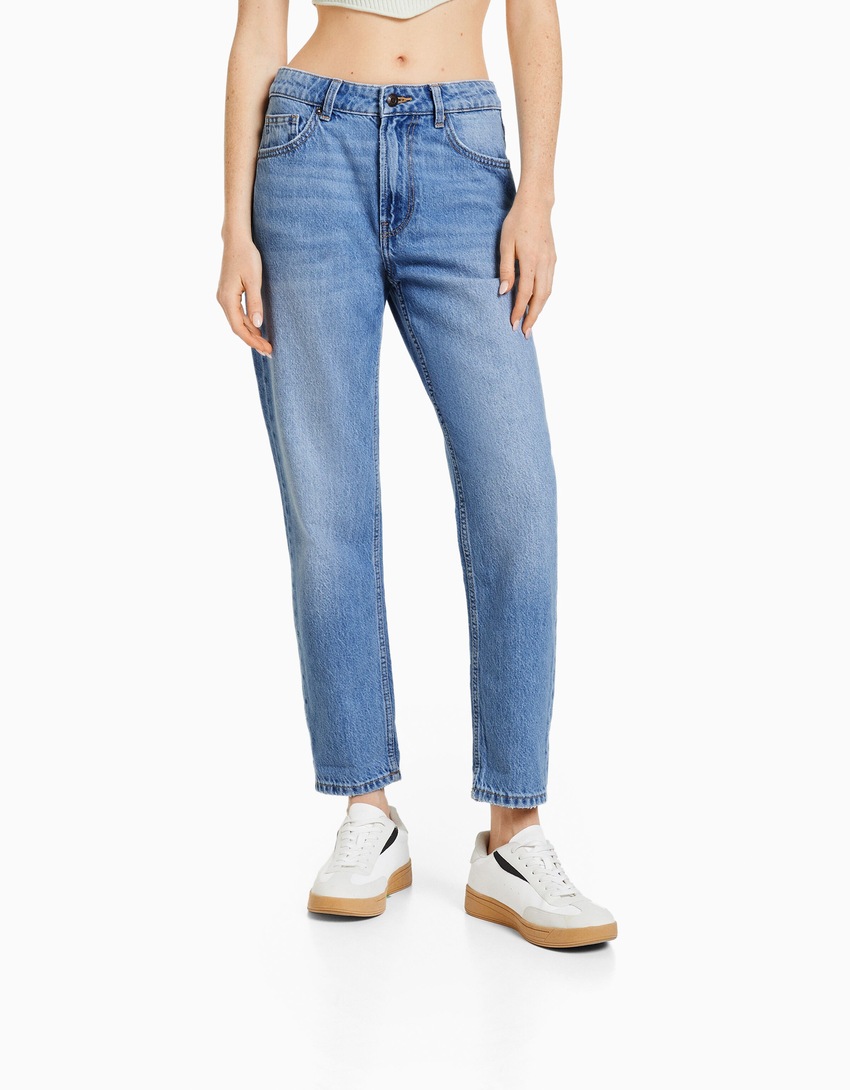 calça jeans de mãe