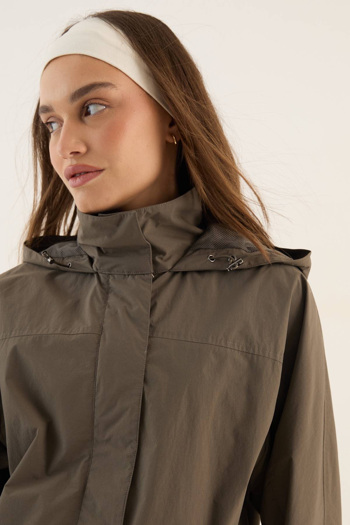 Coupe-vent Imperméable À Casynthétiqueche Avec Col Montant Dsgn Studio