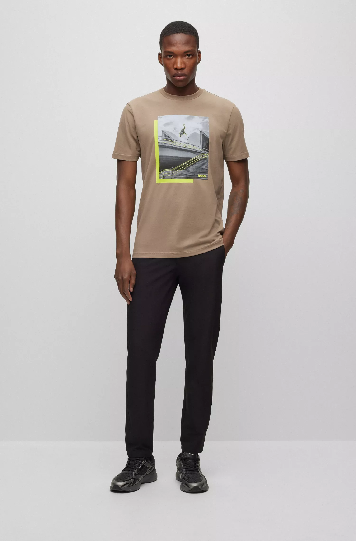 Camiseta BOSS verde com estampa fotográfica em malha de algodão stretch