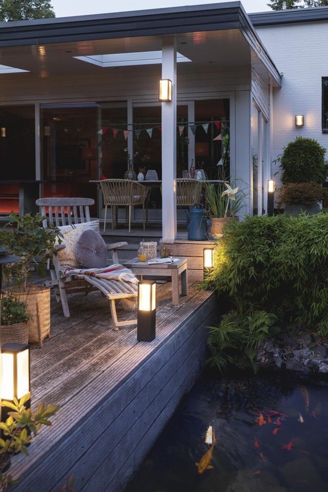 Philips Hue - Impress Post Black Outdoor - White & Color Ambiance