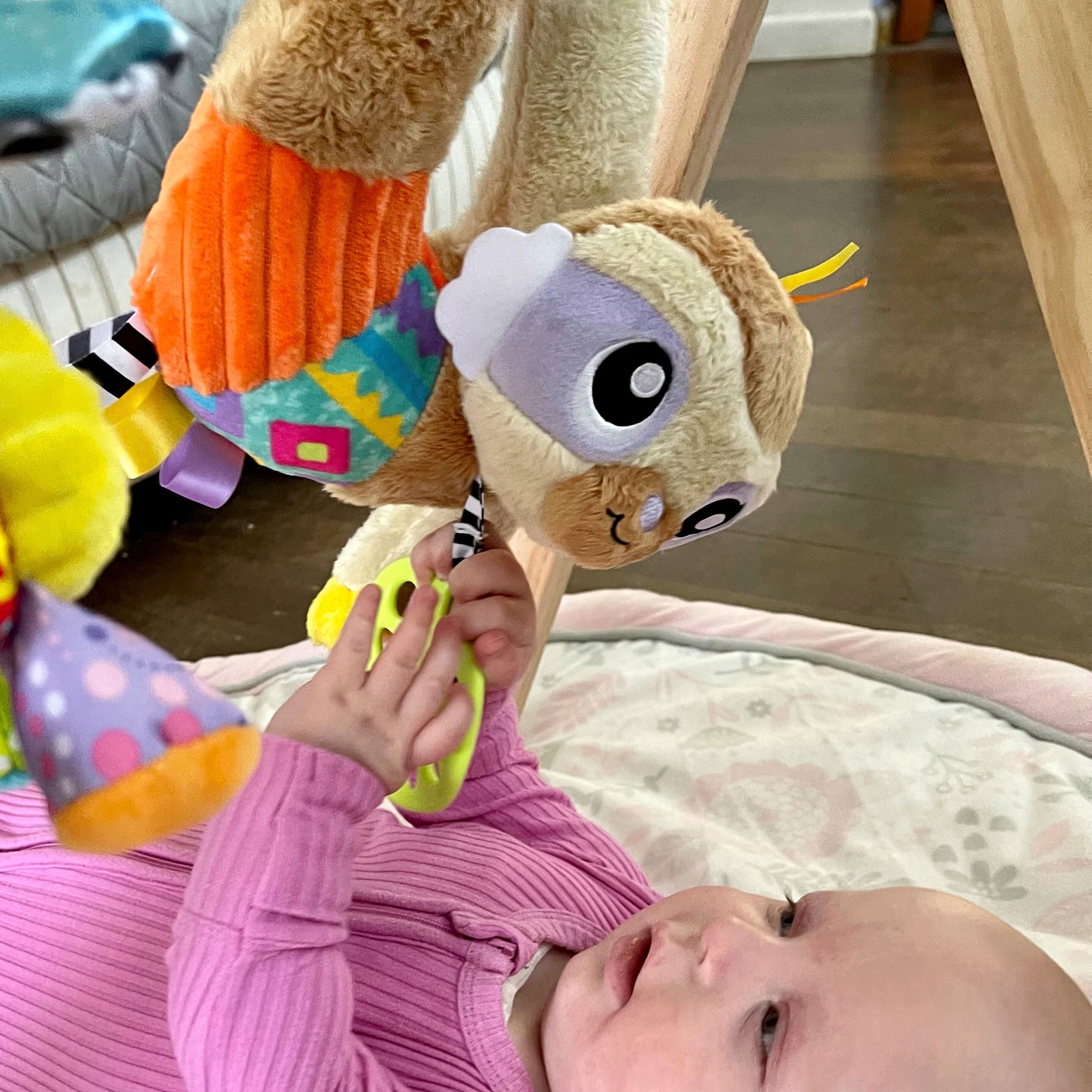 Playgro Hängespielzeug Sensory Friend Faultier Salo