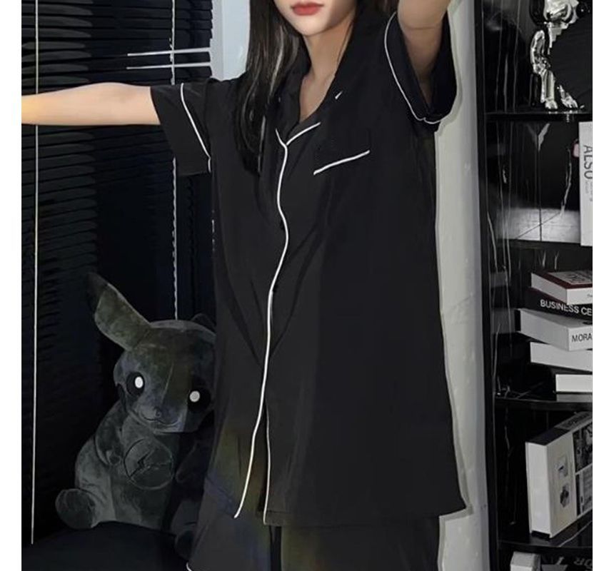 Dazzli - Pyjamashirt met korte mouwen en contrasterende bies / Shorts / Set