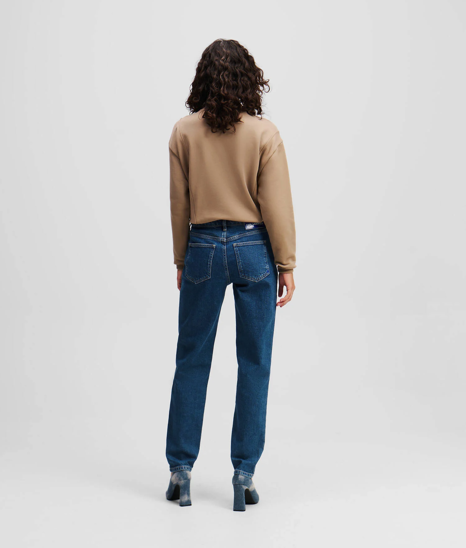 JEAN MOM