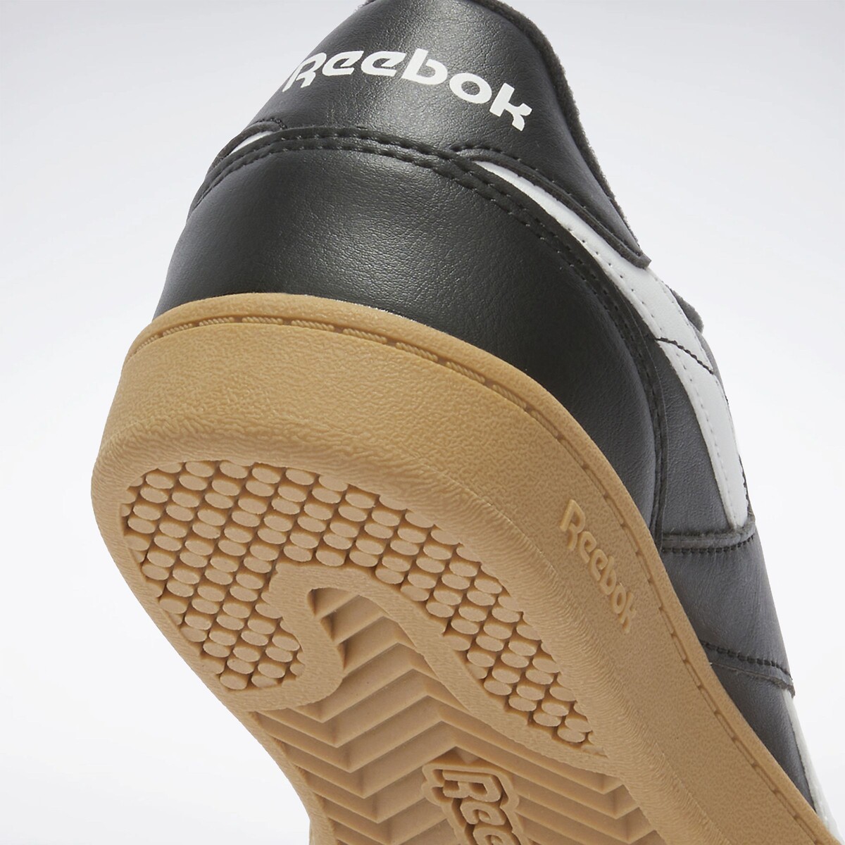 REEBOK<br>Tênis Smash Edge