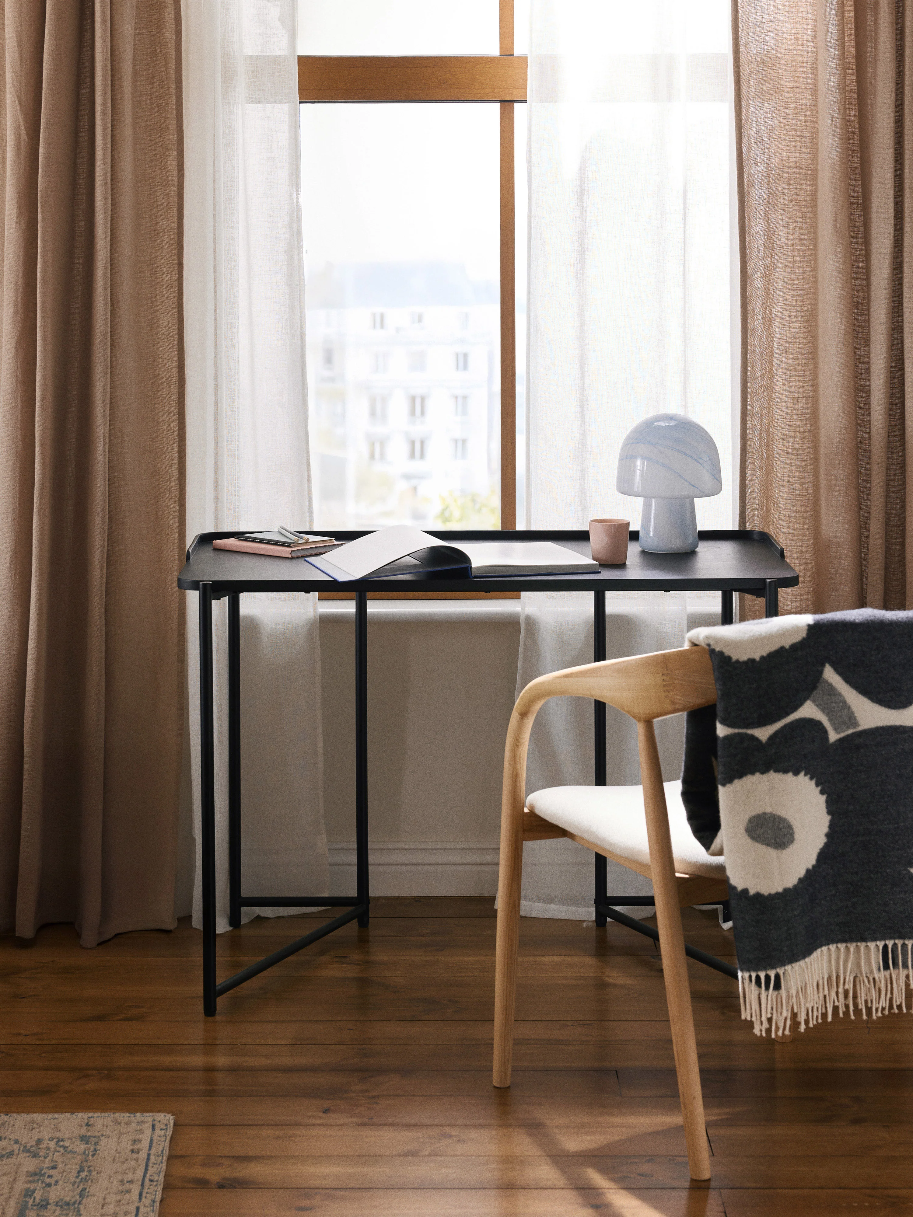Bureau Renee van essenhout