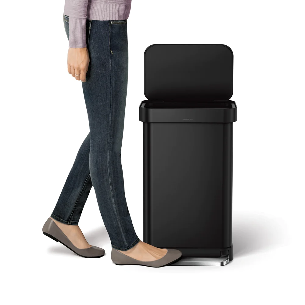 Poubelle rectangulaire à pédale avec réserve à sacs Simplehuman