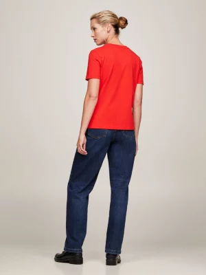Camiseta com gola redonda e bordado de brasão
