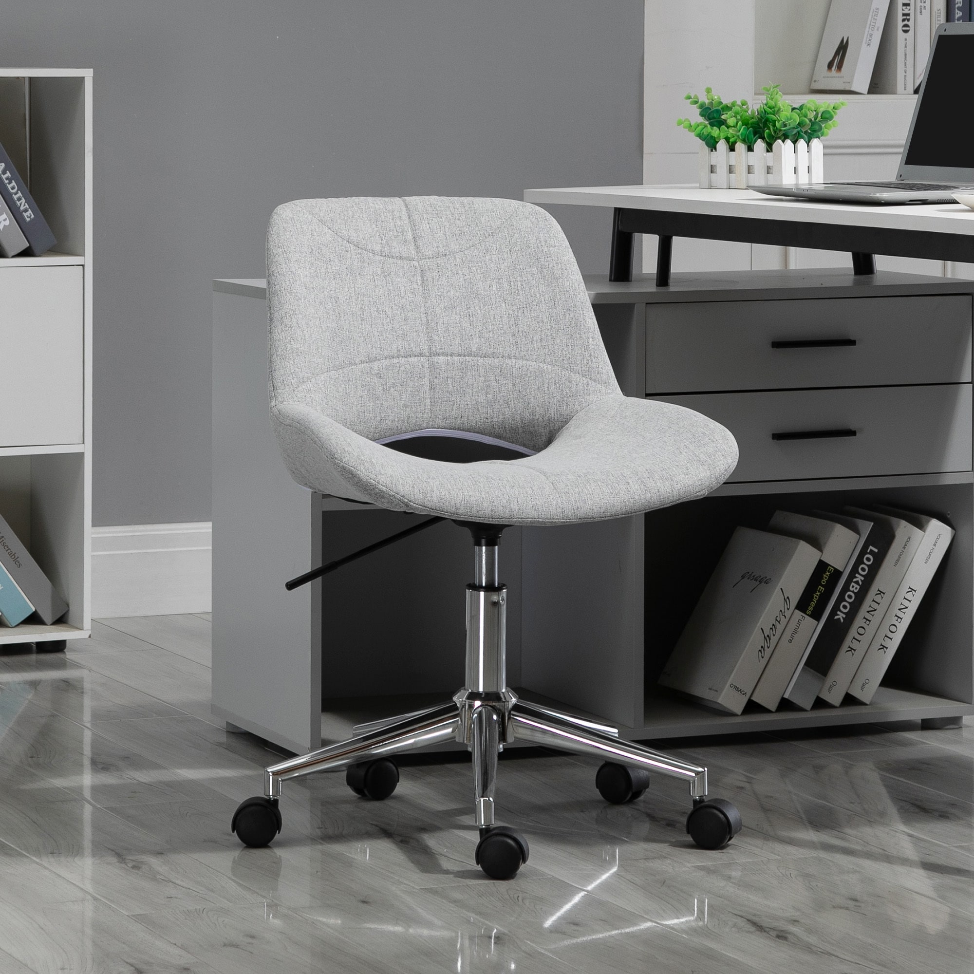 HOMCOM Höhenverstellbarer Bürostuhl mit Metallfuß und Rollen grau 49L x 56,5B x 73-82,5Hcm
