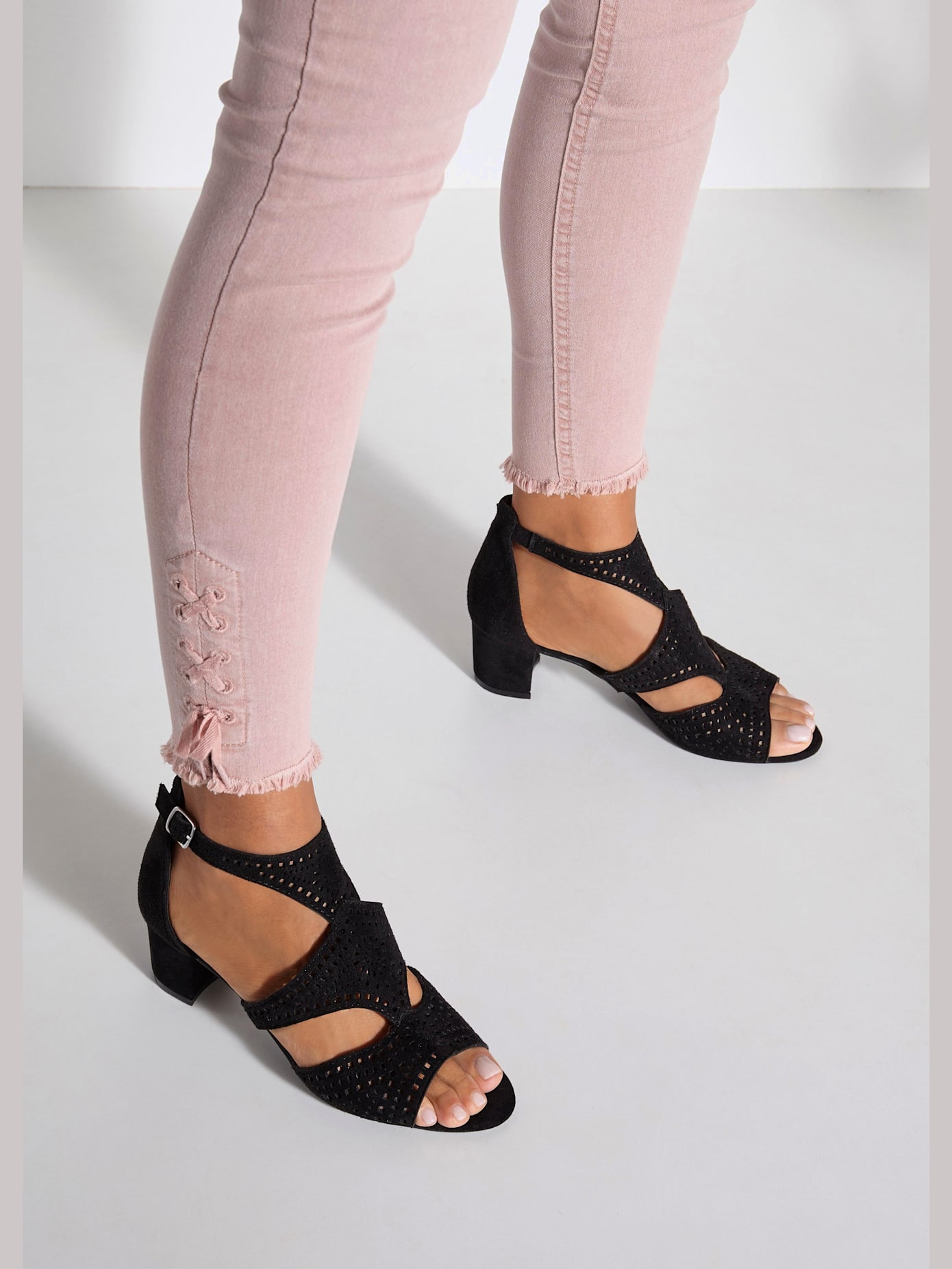 Sandales à brides découpes tendance et talon bottier confortable