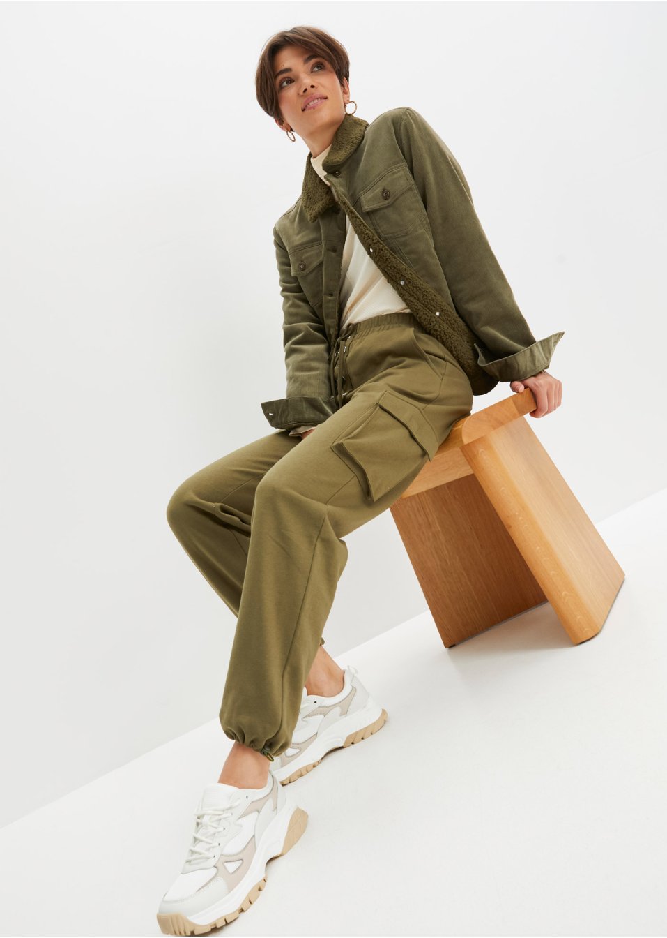Pantalon sweat cargo avec laçage